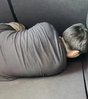 炒股配资配资官网 生父把9岁儿子塞后备厢, “自愿”不是失职遮羞布